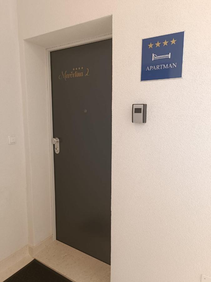 Marcelina 2 In *